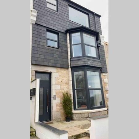 Spacious 1 Bedroom Apartment With Sea Views Newquay  Exterior photo