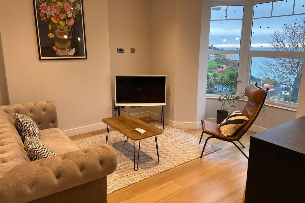 Spacious 1 Bedroom Apartment With Sea Views Newquay  Exterior photo