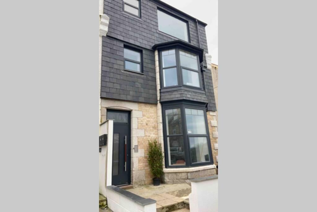 Spacious 1 Bedroom Apartment With Sea Views Newquay  Exterior photo